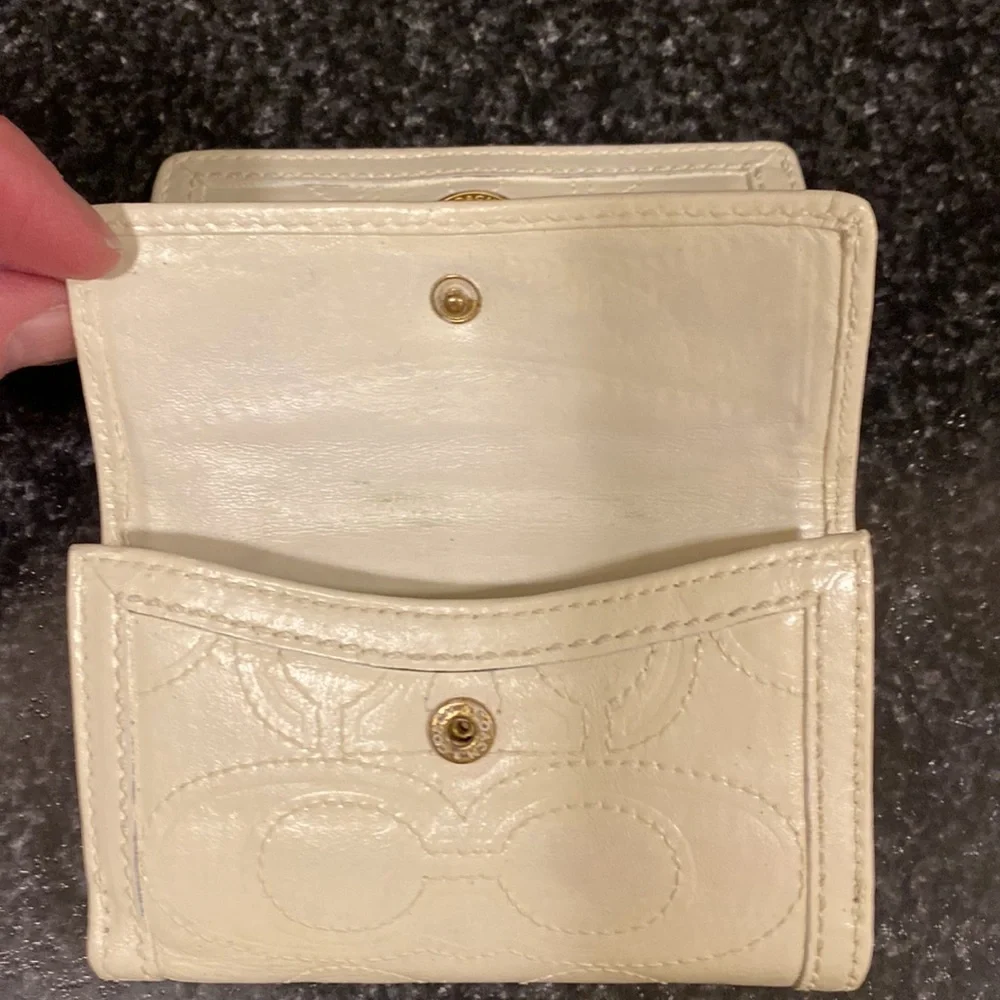 COACH mini tri-fold leather wallet. - Picture 5 of 11